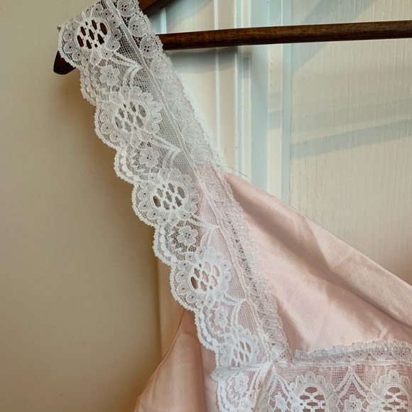 Vintage feminine baby Pink Lace Trim Nightgown - Picture 3 of 6